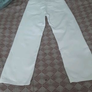 White Straight Highwaist Jeans