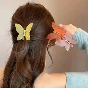 🆕 Set Of 4 Korean Butterfly Claw Clips