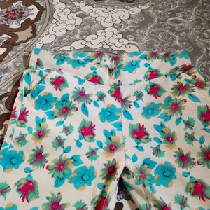 Jeggings With Flower Design