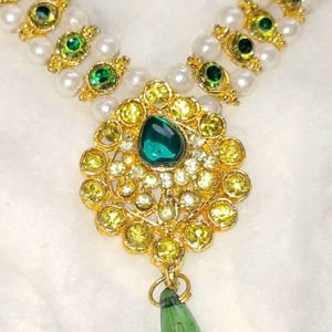 GREEN INDIAN NECKLACE |