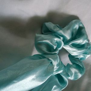 Scrunchie With Ribbon