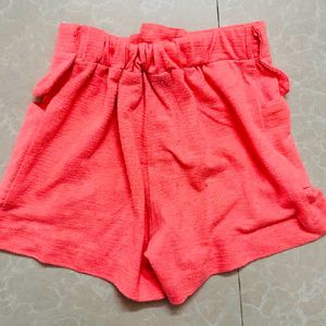 Set Of 2 Leggings With One Shorts.