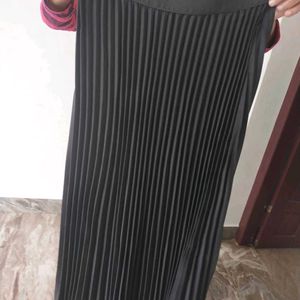 DL Fashion Women Solid Pleated Balck Skirt