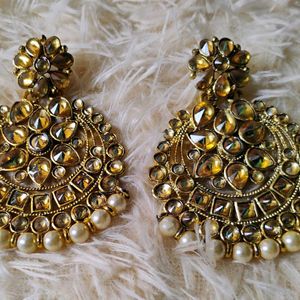 Earing And Mangtika Set