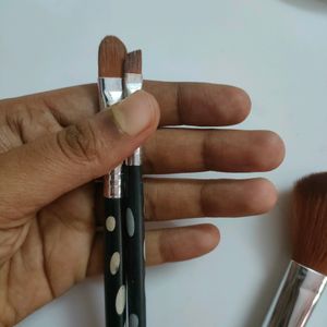 Women's Kajal 👁️‍🗨️ branded And Make-up Brushes