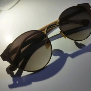 Tinted Sunglass. Golden, Biege Frame.