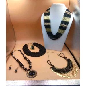 4 Black Neckless Set