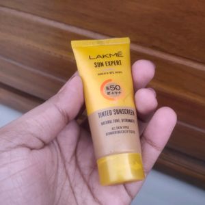 Lakme Sun Expert Tinted Suscreen