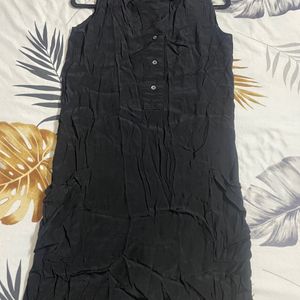 A Casual Black Straight Shift Dress