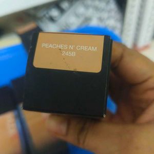 Huda Beauty Foundation - Peaches N Cream