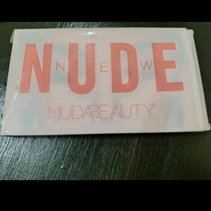 Huda Beauty Eyeshadow Pallette