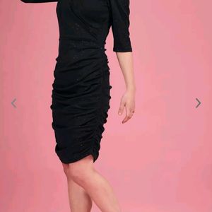 Dressberry Black Sweatheart Neck Sheath Dress