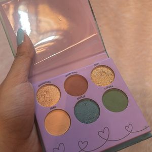 Eyeshadow palette