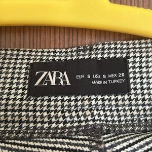 Zara New Strechable Black White Checks Trousers