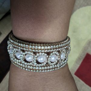 Pretty White Diamond Bracelet With Latkan