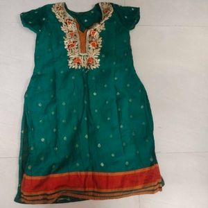 Elegant Green Embroidered Kurti Women