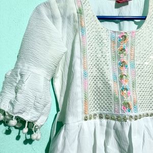 Women White Short Kurta/Tops