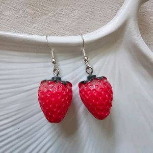 Strawberry Earrings 🍓