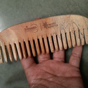 St. Botanica Brand Wooden Neem Comb