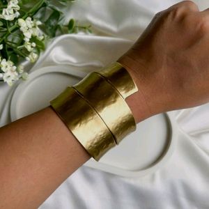 Golden Wave Hand Cuff