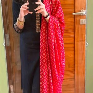 Bunai Branded Black Kurta Set With Red Dupatta