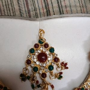 Jewellery Set With Maang Tikka