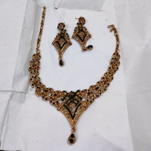 Neckpiece With Earrings