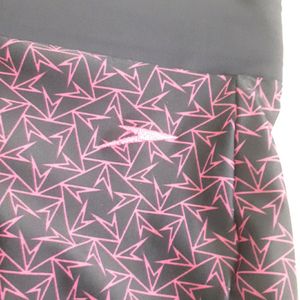 Speedo Boomstar Allover Printed Active Capri for Girls (Color: Black/Electric Pink)