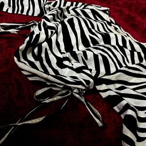 Zebra Side Knot Crop Top With Full Sleeves