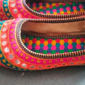 Multicolored Beautyful Ethnic Jutti