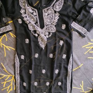 Women Chikankari Straight Kurta