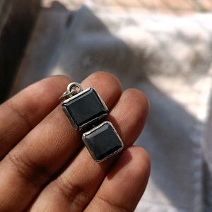 MAGNETIC GEMSTONE PENDANT