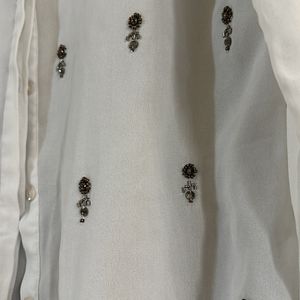 WHITE EMBROIDERY SHIRT : M SIZE