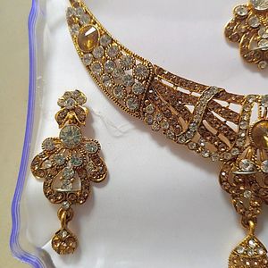 BEAUTIFUL NECKLACE SET