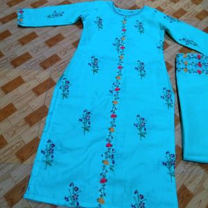 Brand New Kurta And Pant Set With Embroidery Design. Medium Size , turquoise color,