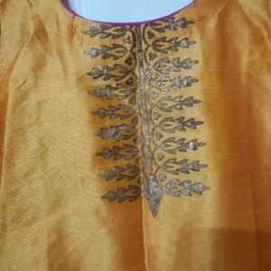 Festive Kurti With Embroidery Women