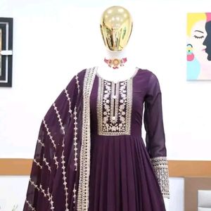 Beautiful 🟣Gown🟣 For Women With Dupatta