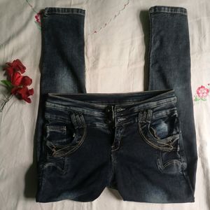 Vintage Look Skinny Jeans 🐝