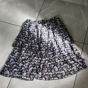 Price Drop ✨Dressberry Floral Black Skirt