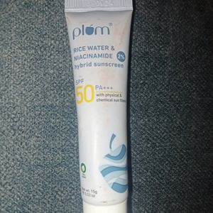 Oriflame Cream And Plum Sunscreen