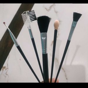 MHD Brand New 5 Mackup Brushes Set