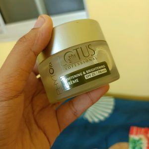 Lotus Professional Whitening And Brightening Cream