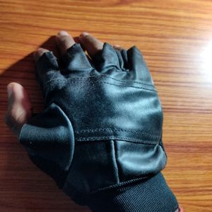 2 Sports Gloves For Enhanced Grip