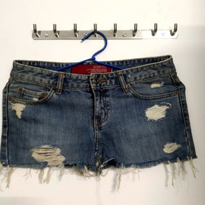 Guess Co. Denim Shorts In Size 26