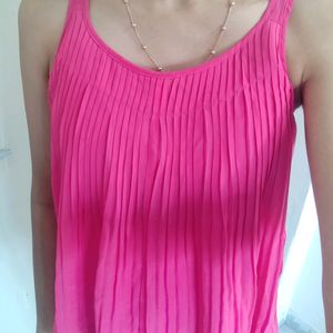 Forever 21 : Sleeveless Plated Pink Top 😍