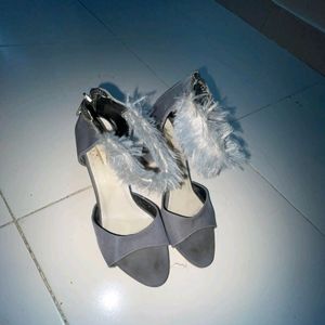 👠 Grey Heel