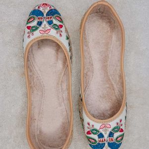 EMBROIDERY DESIGN PUNJABI JUTTIS