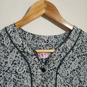 Women Printed Top With Pockets