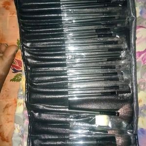 24pcs makeup brush set at ₹220