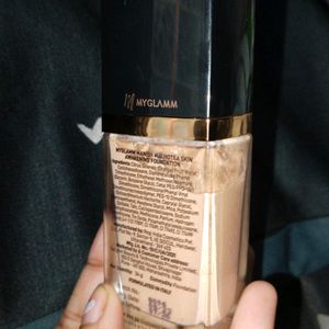 Myglamm Manish Malhotra Skin Awakening Foundation